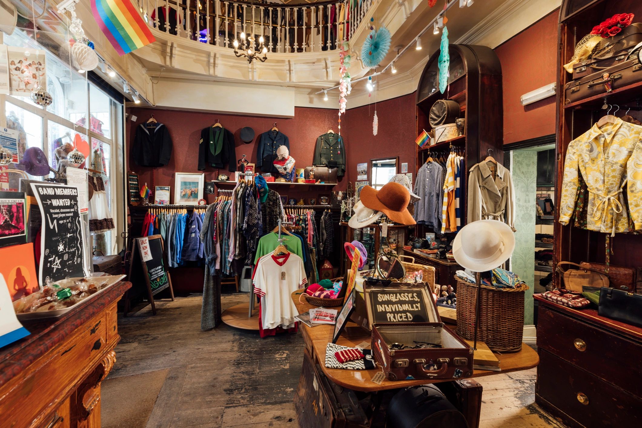 Retail accessories and merchandise display